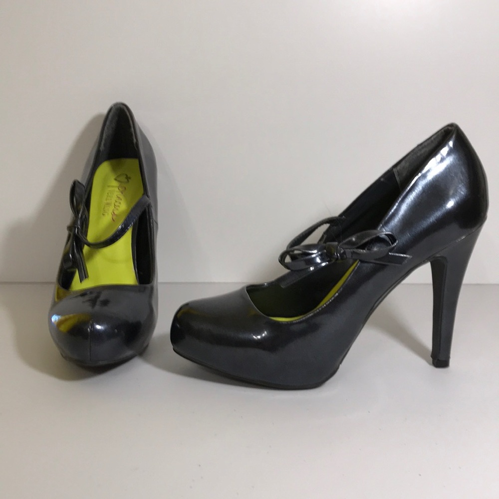 Vera Wang Princess Mary Jane patent heels sz 7.5